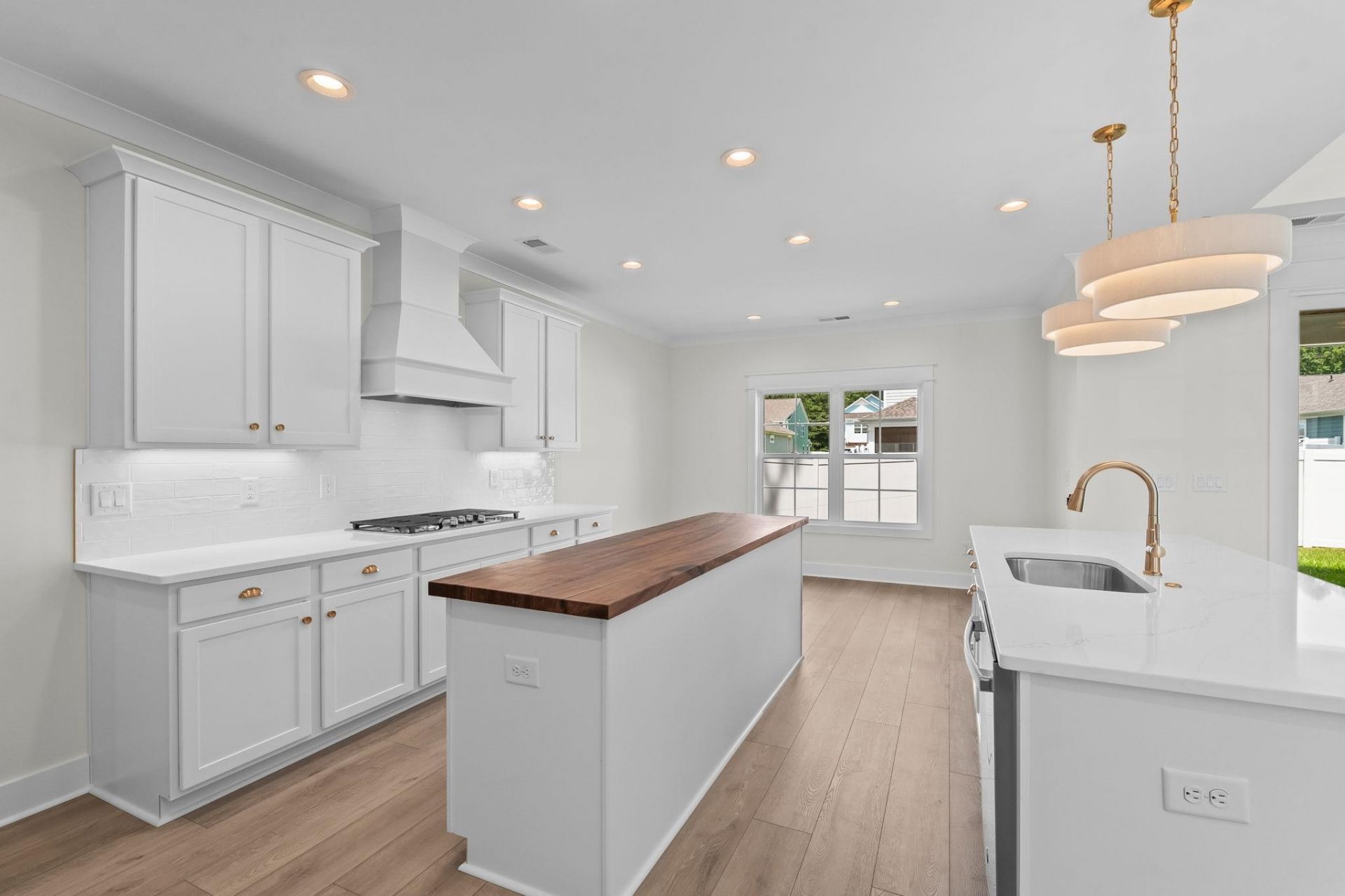 2836 Mcleod Ln.  Photo 13