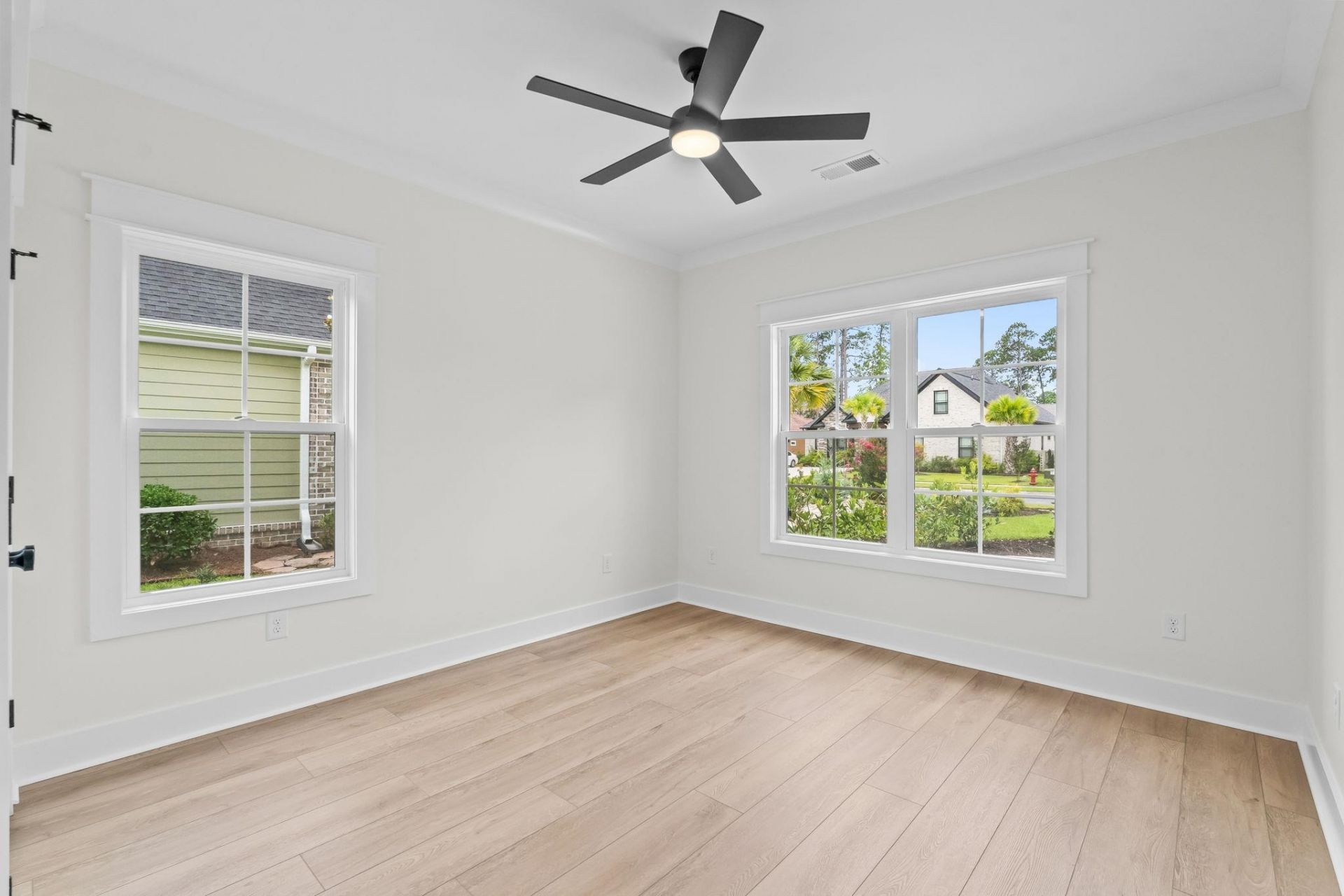 2836 Mcleod Ln.  Photo 26