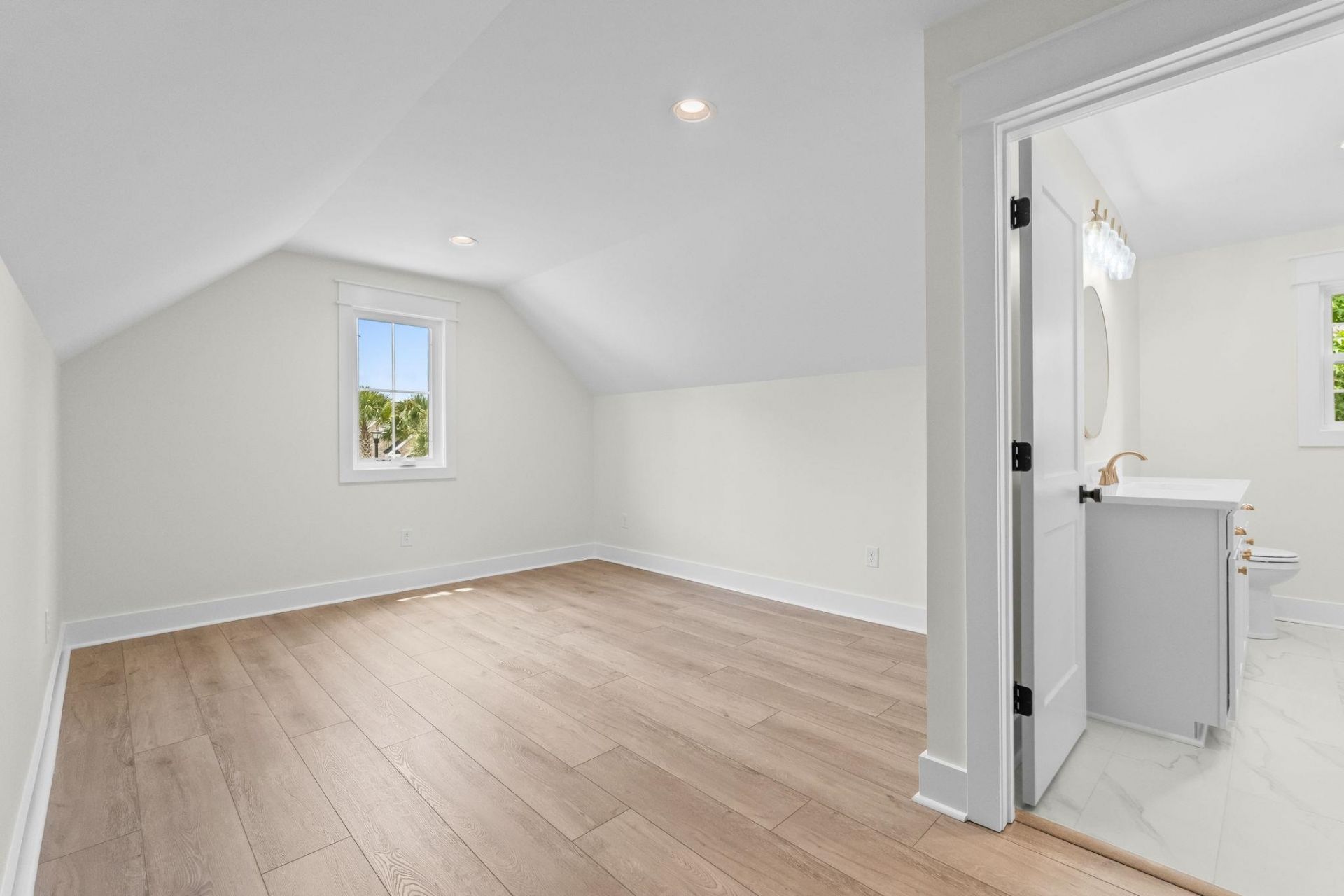 2836 Mcleod Ln.  Photo 28