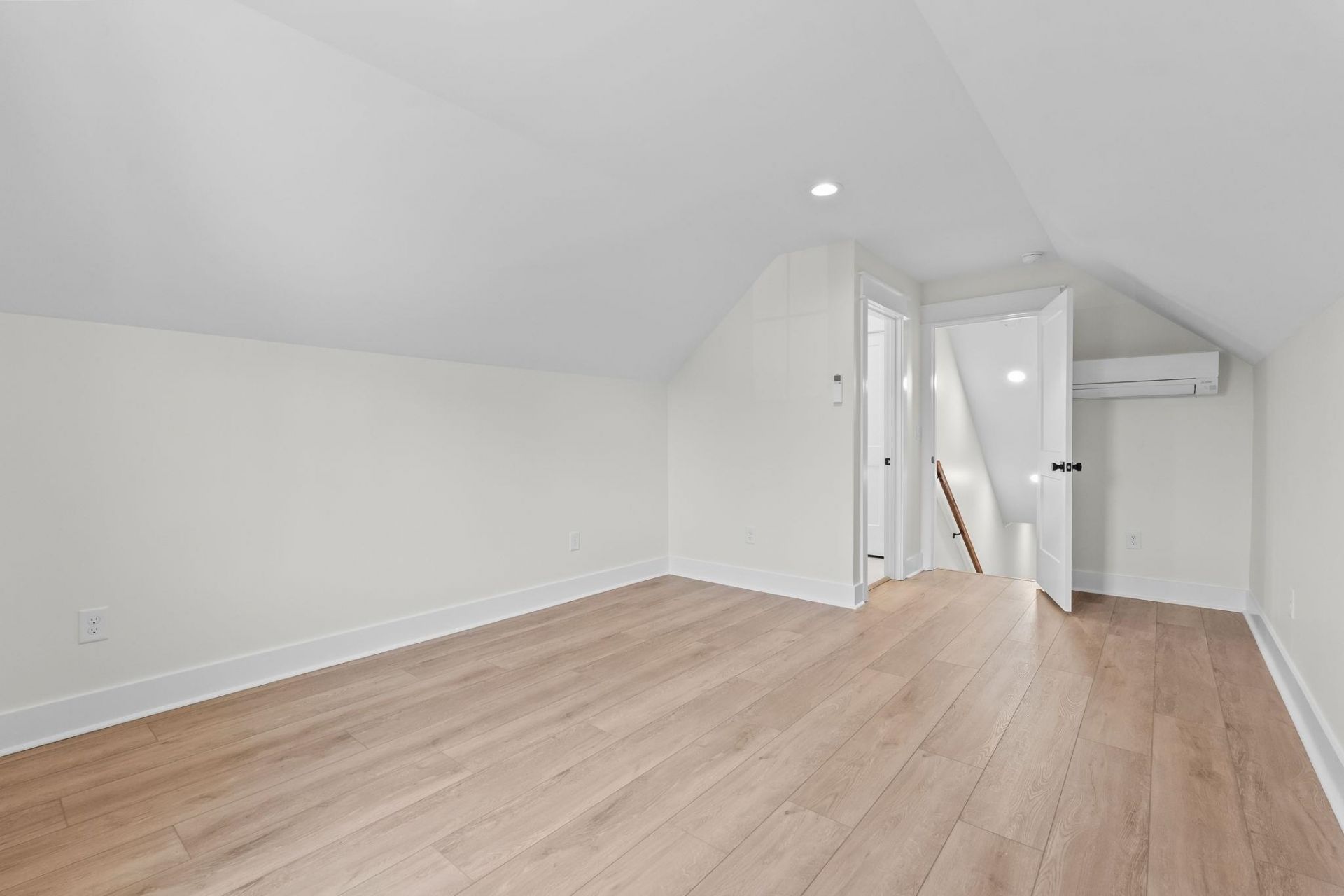 2836 Mcleod Ln.  Photo 29