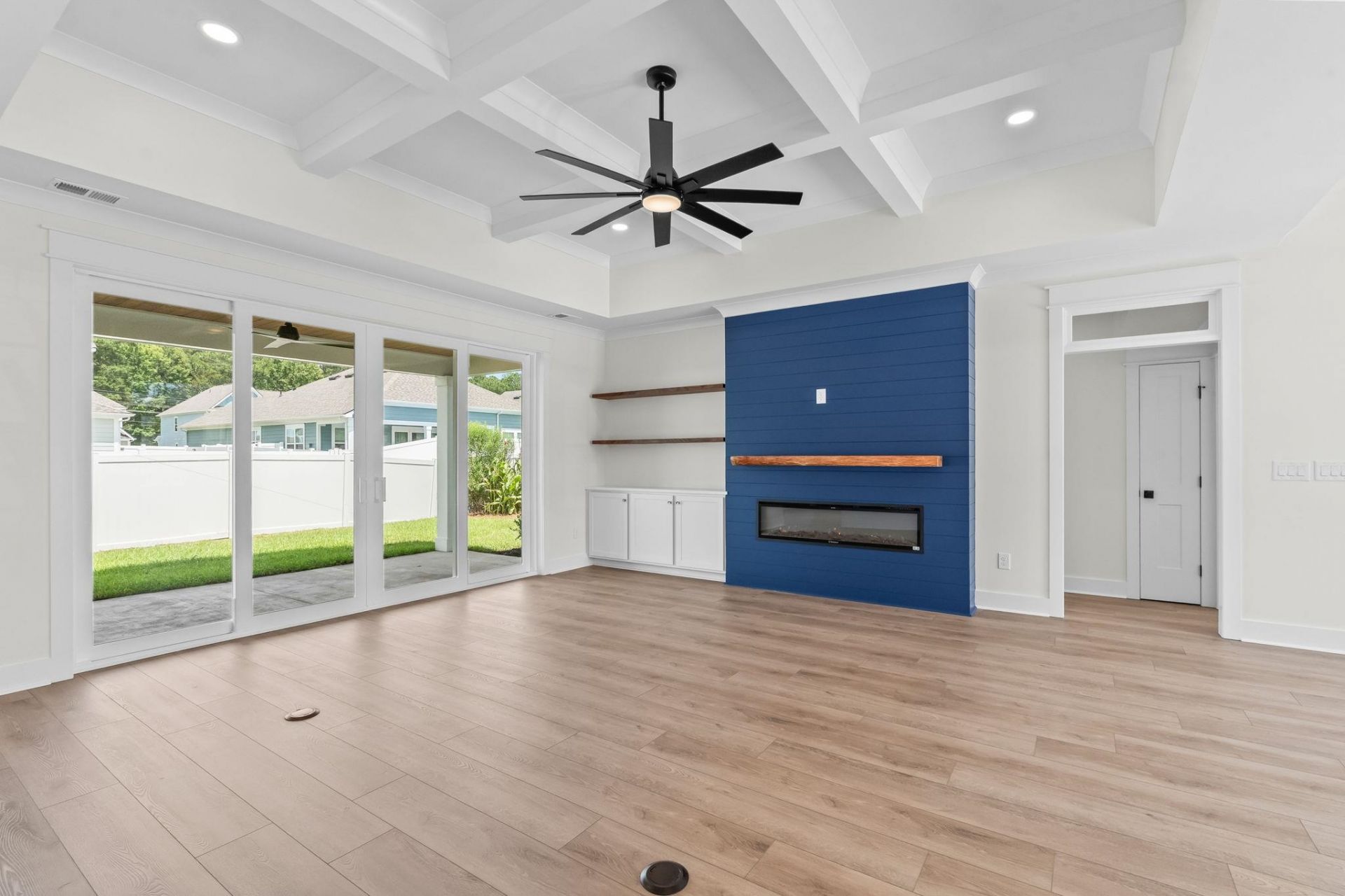 2836 Mcleod Ln.  Photo 6