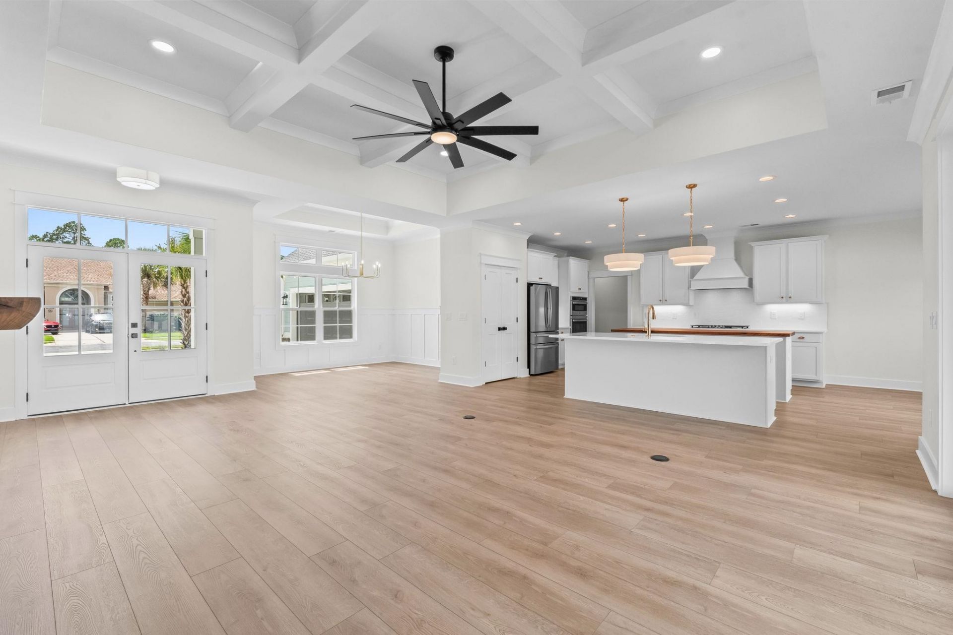 2836 Mcleod Ln.  Photo 8