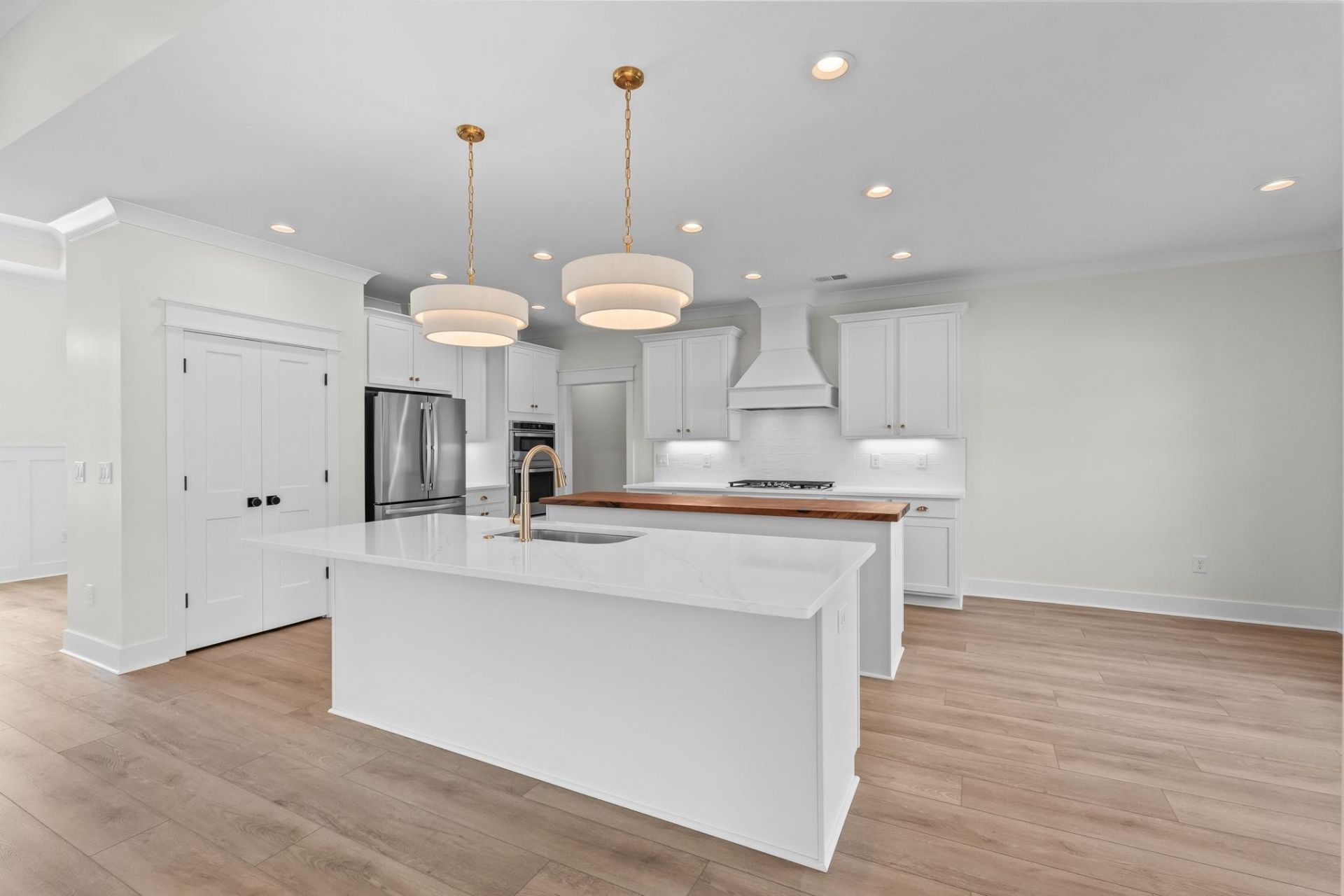 2836 Mcleod Ln.  Photo 9