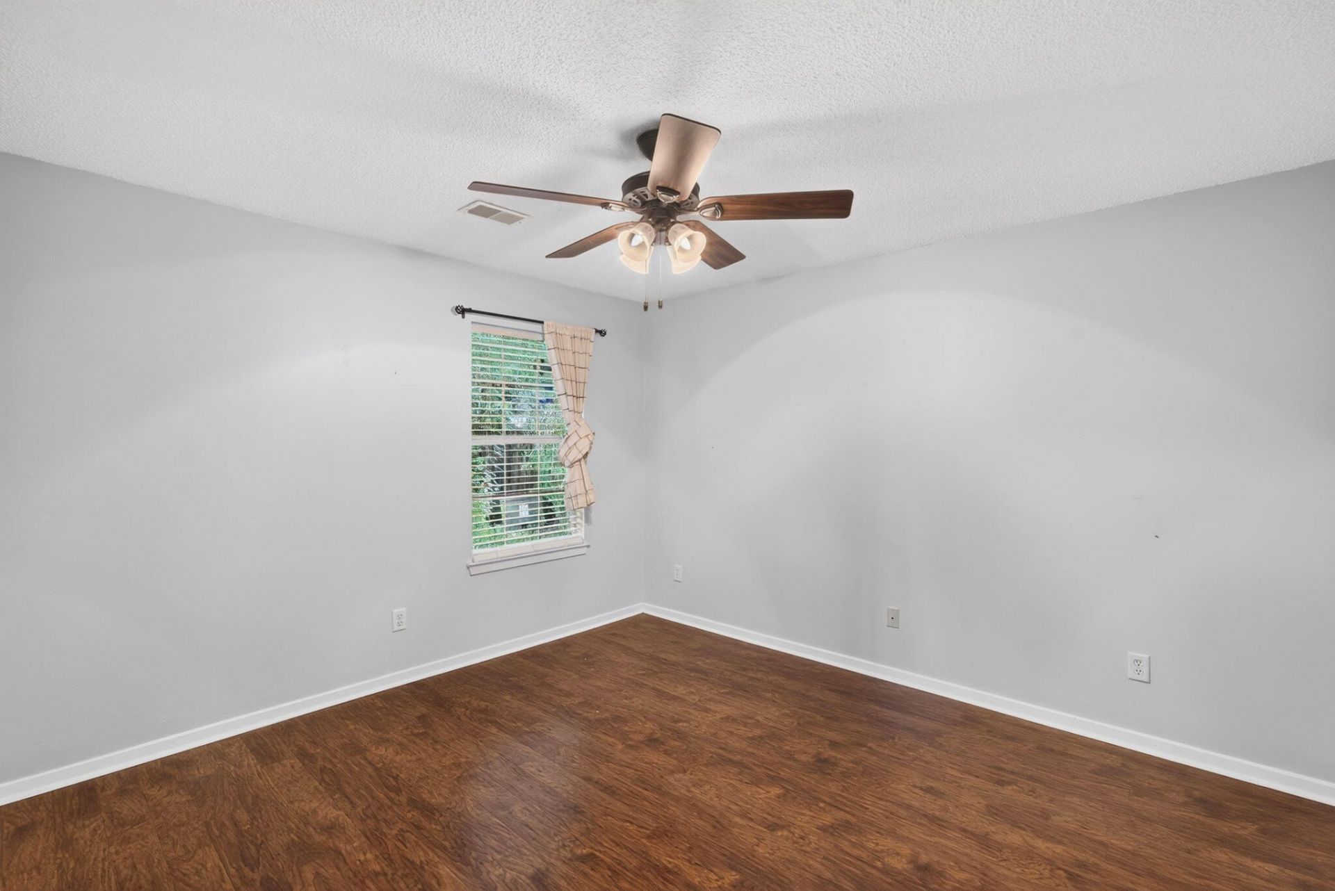202 Birmingham Drive Photo 14