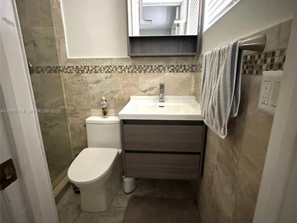 2532 NE 21 st Terrace , Lighthouse Point, FL 33064