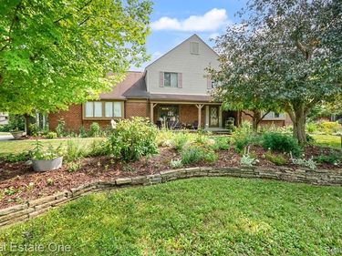 2355 Hillendale Drive, Rochester Hills, MI 48309