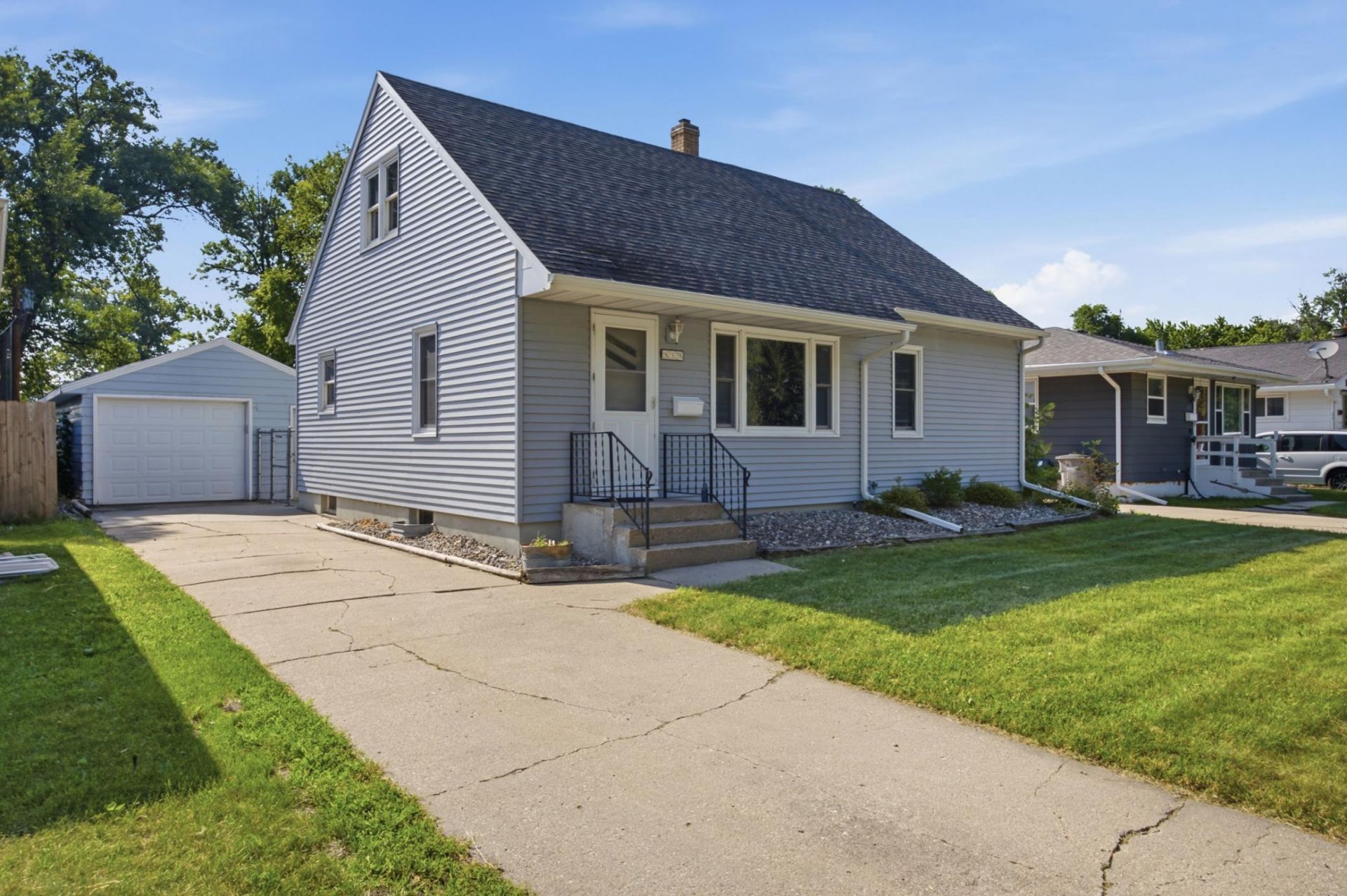 819 15th Street N primary photo