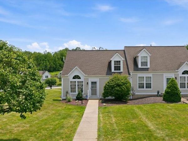 121 Sedeca Dr , Canonsburg, PA 15317