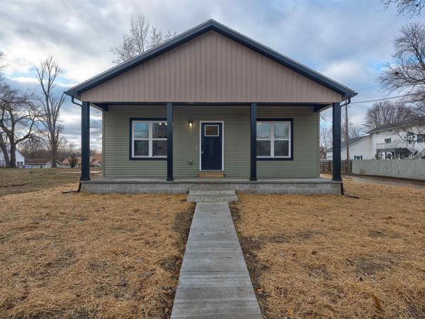 227 N Lincoln Street, Oakland City, IN 47660