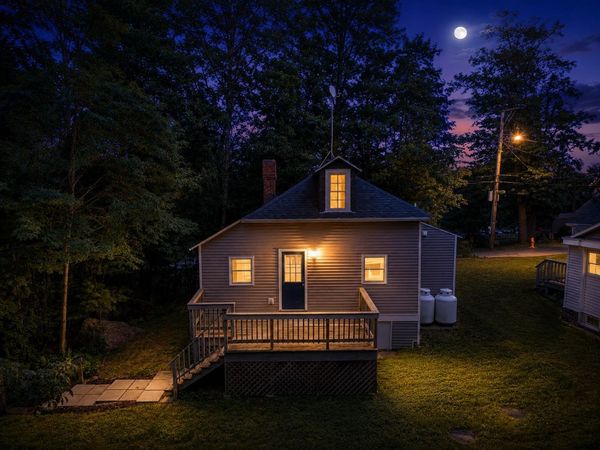 37 Great Pond Road, Kingston, NH 03848