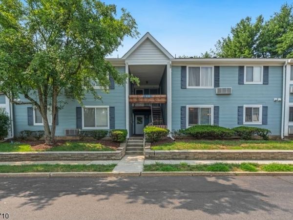 12 Norwich Pl, Franklin, NJ 08873