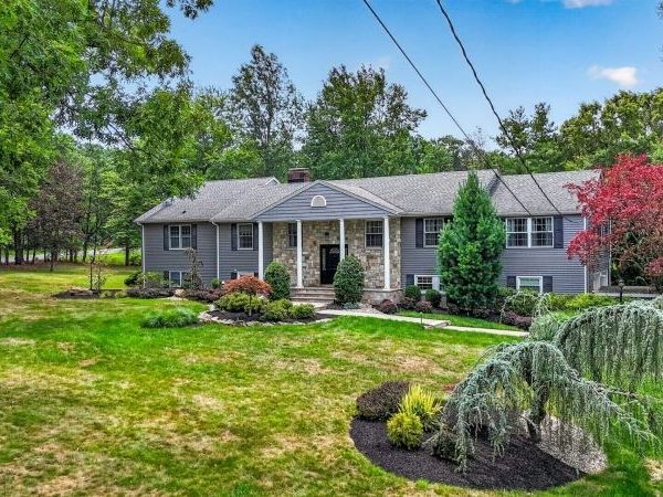 10 Berkshire Dr, Warren, NJ 07059