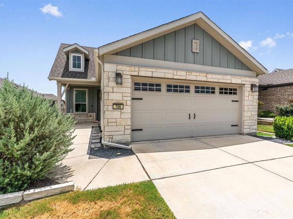 706 Kitty Hawk RD , Georgetown, TX 78633
