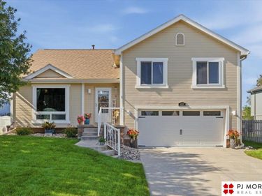 822 Clearwater Drive, Papillion, NE 68046
