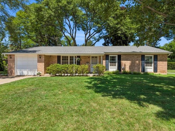 1436 Arbor Vitae Road, Deerfield, IL 60015