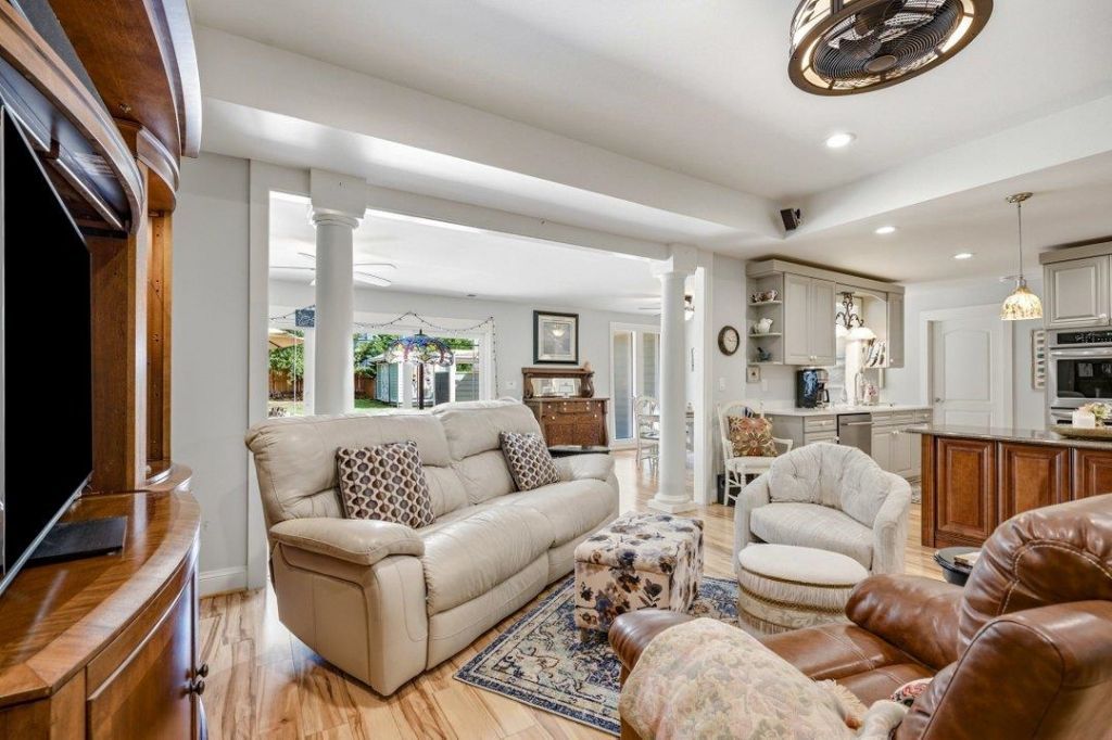 121 Willard St.  Photo 8