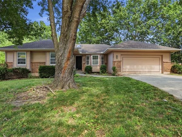 1736 SE Silkwood Court, Lee's Summit, MO 64063