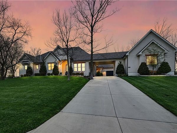 18340 Mohawk Lane, Stilwell, KS 66085