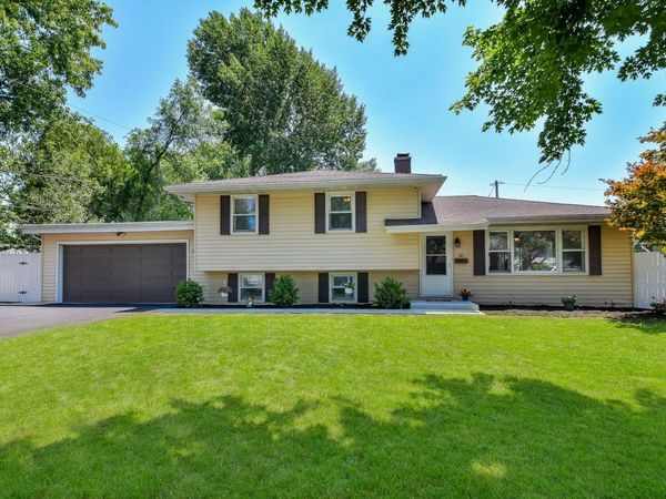 36 Robin Hill Drive , Naperville, IL 60540