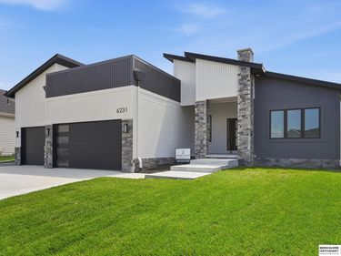 6231 N 207th Street, Elkhorn, NE 68022