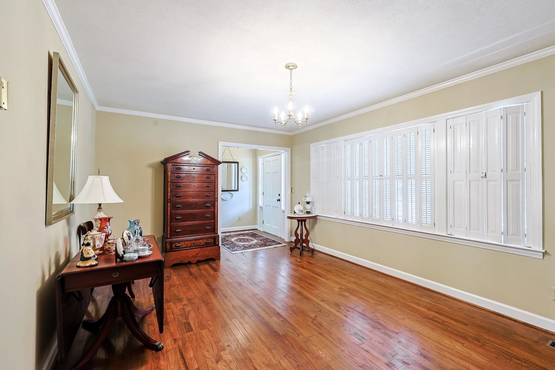 502 Burney St.  Photo 4