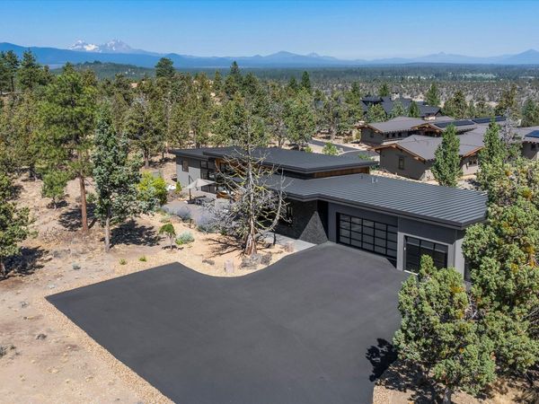1489 NW Puccoon Court, Bend, OR 97703