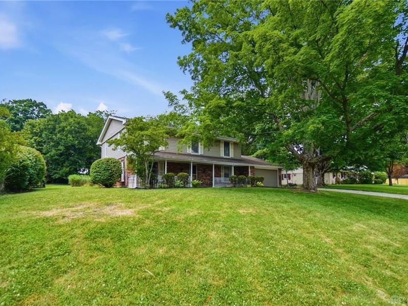 1611 Red Fox Drive, Beavercreek, OH 45432 Photo 2