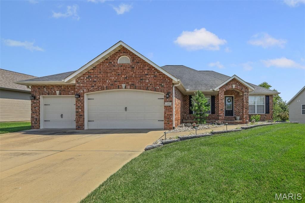 140 Stonebridge Bluff Drive, Maryville, IL 62062 Main Photo