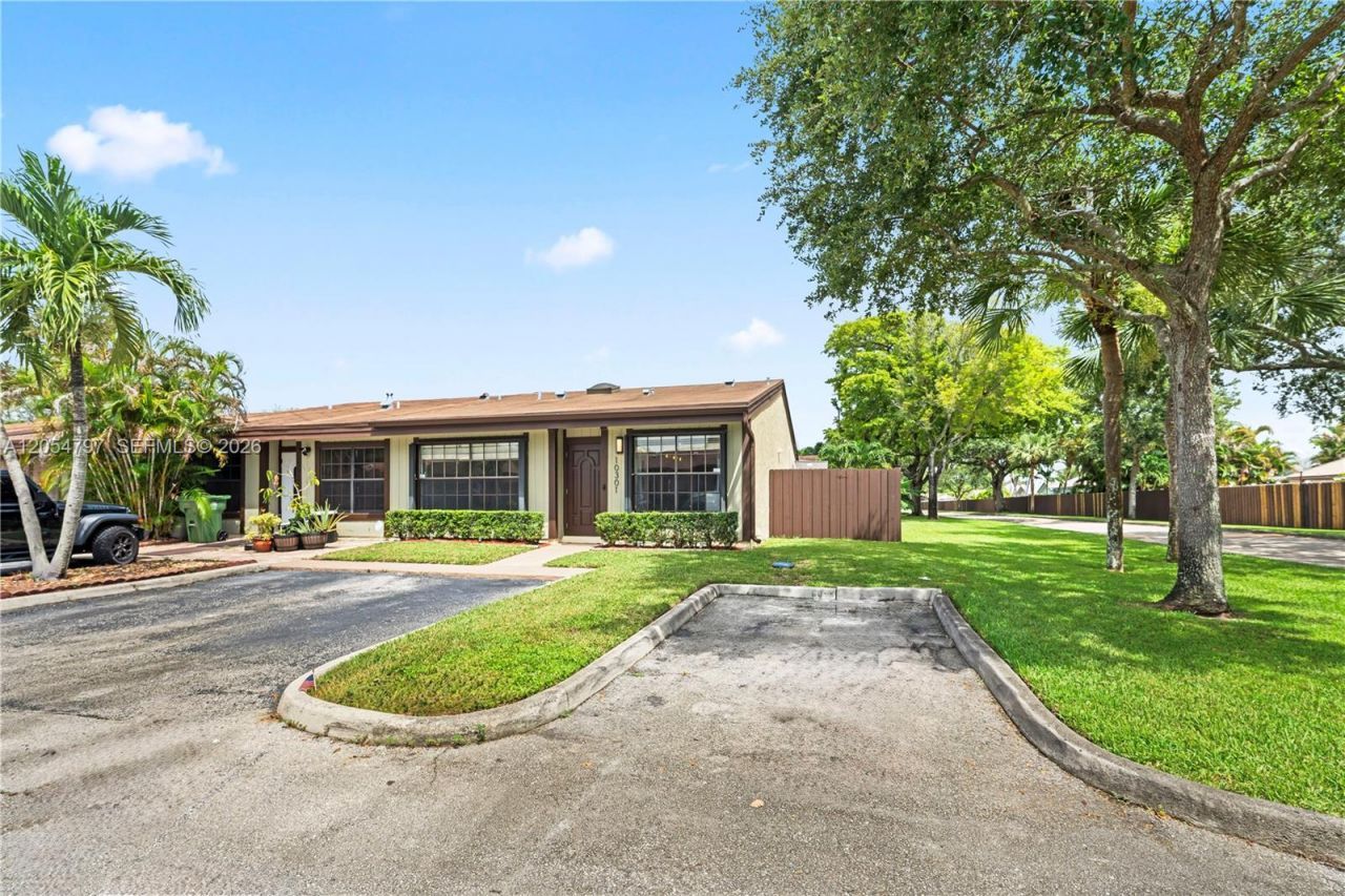 10301 Jasmine Ct , Pembroke Pines, FL 33026 Photo