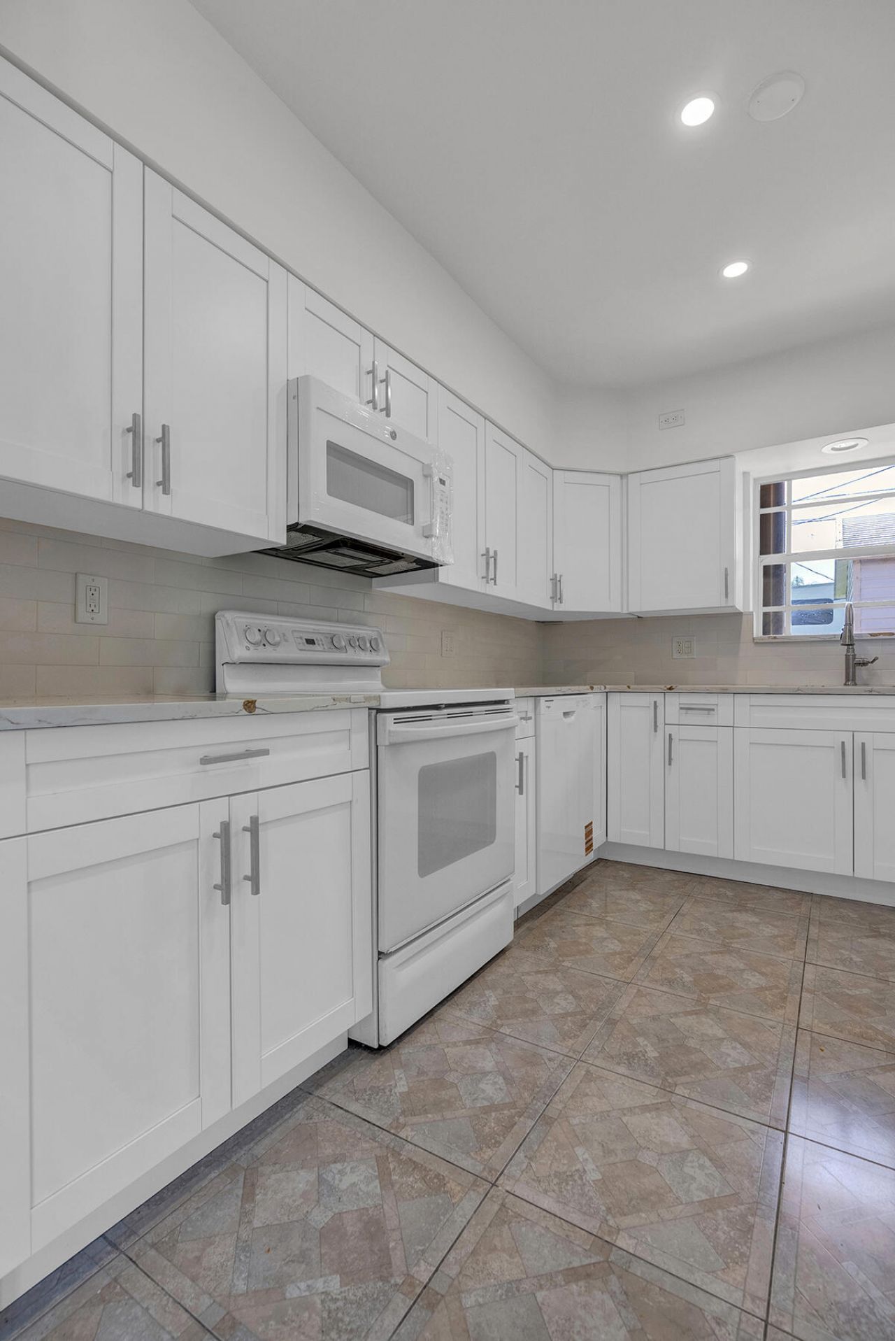 2100 N 57th Avenue, Hollywood, FL 33021 Photo
