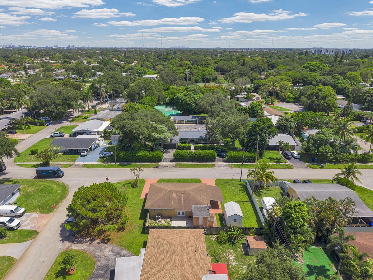 2100 N 57th Avenue, Hollywood, FL 33021 Photo