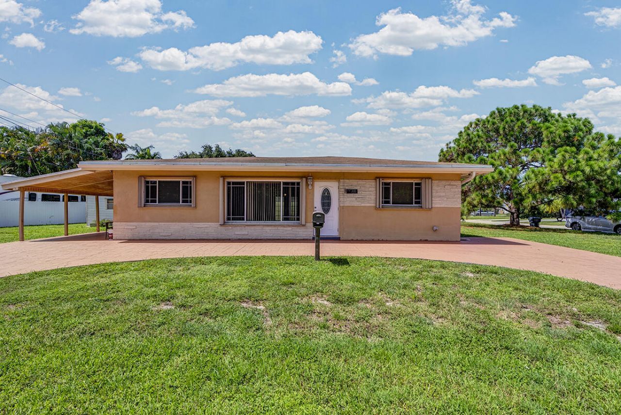2100 N 57th Avenue, Hollywood, FL 33021 Photo