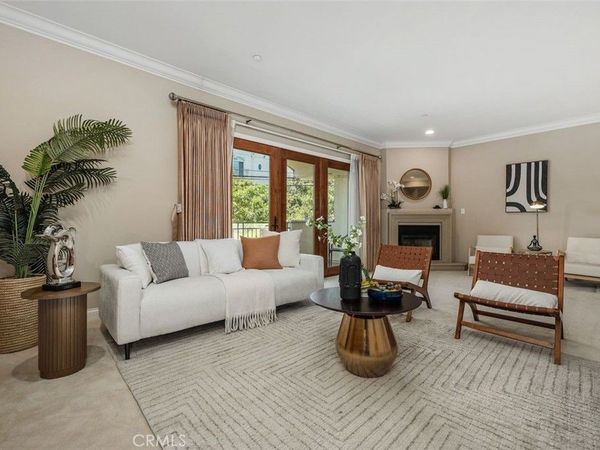 11863 Darlington, Los Angeles, CA 90049