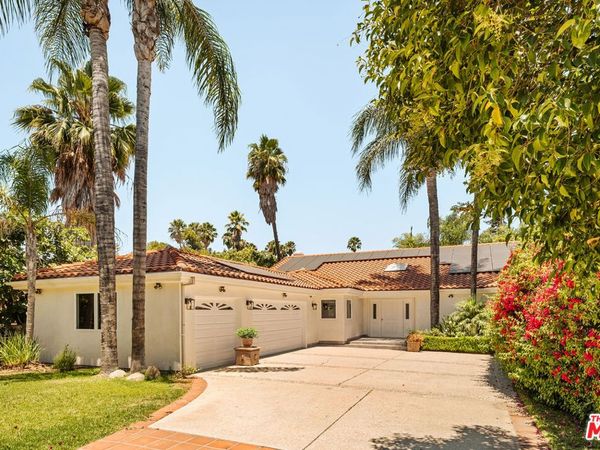 19443 Hatteras Street , Los Angeles, CA 91356