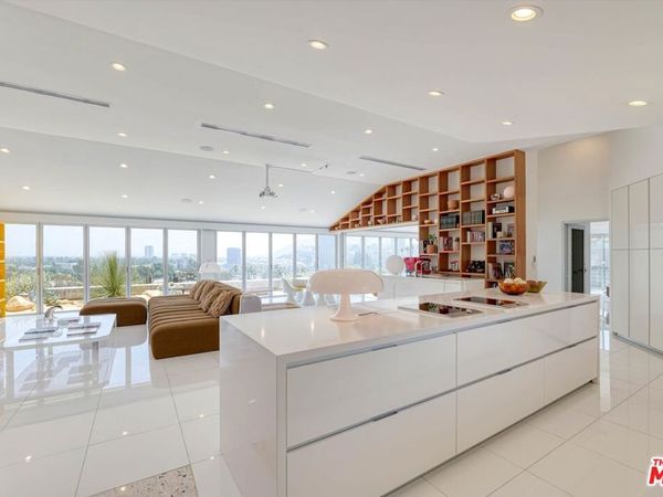11001 Wrightwood Place , Los Angeles, CA 91604