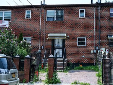 534 Warwick Street , Brooklyn, NY 11207