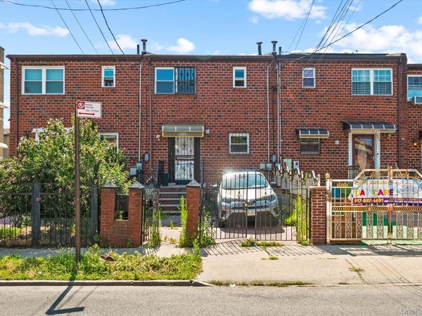 534 Warwick Street , Brooklyn, NY 11207