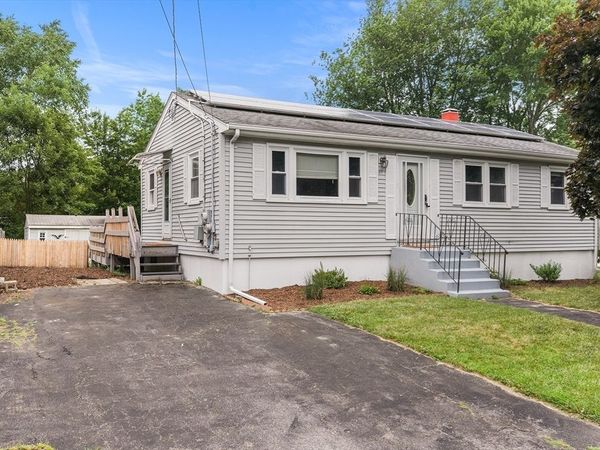 21 Lafayette St, Amesbury, MA 01913