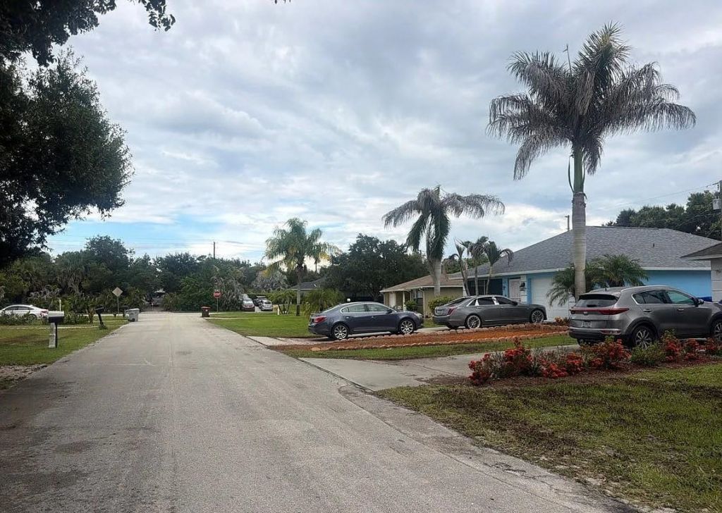 425 SW 13th Place , Other Florida, FL 32962 Photo