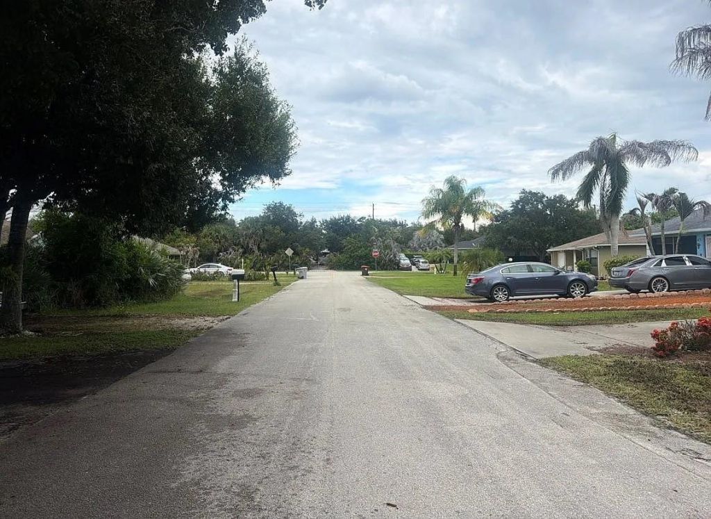 425 SW 13th Place , Other Florida, FL 32962 Photo