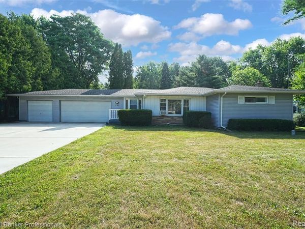 7194 N Center Road, Genesee Twp, MI 48458