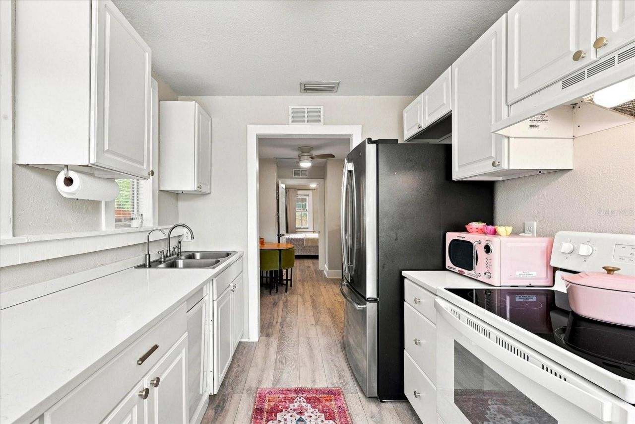 1161 Newton Avenue S, Saint Petersburg, FL 33705 Photo