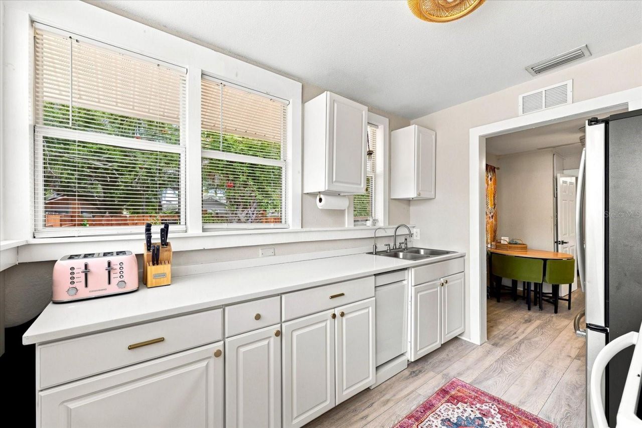 1161 Newton Avenue S, Saint Petersburg, FL 33705 Photo