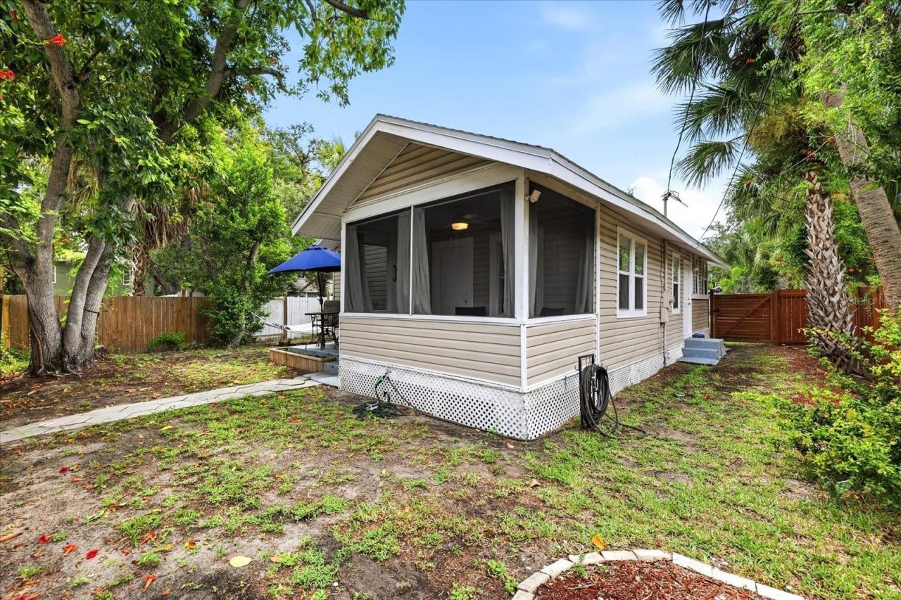 1161 Newton Avenue S, Saint Petersburg, FL 33705 Photo