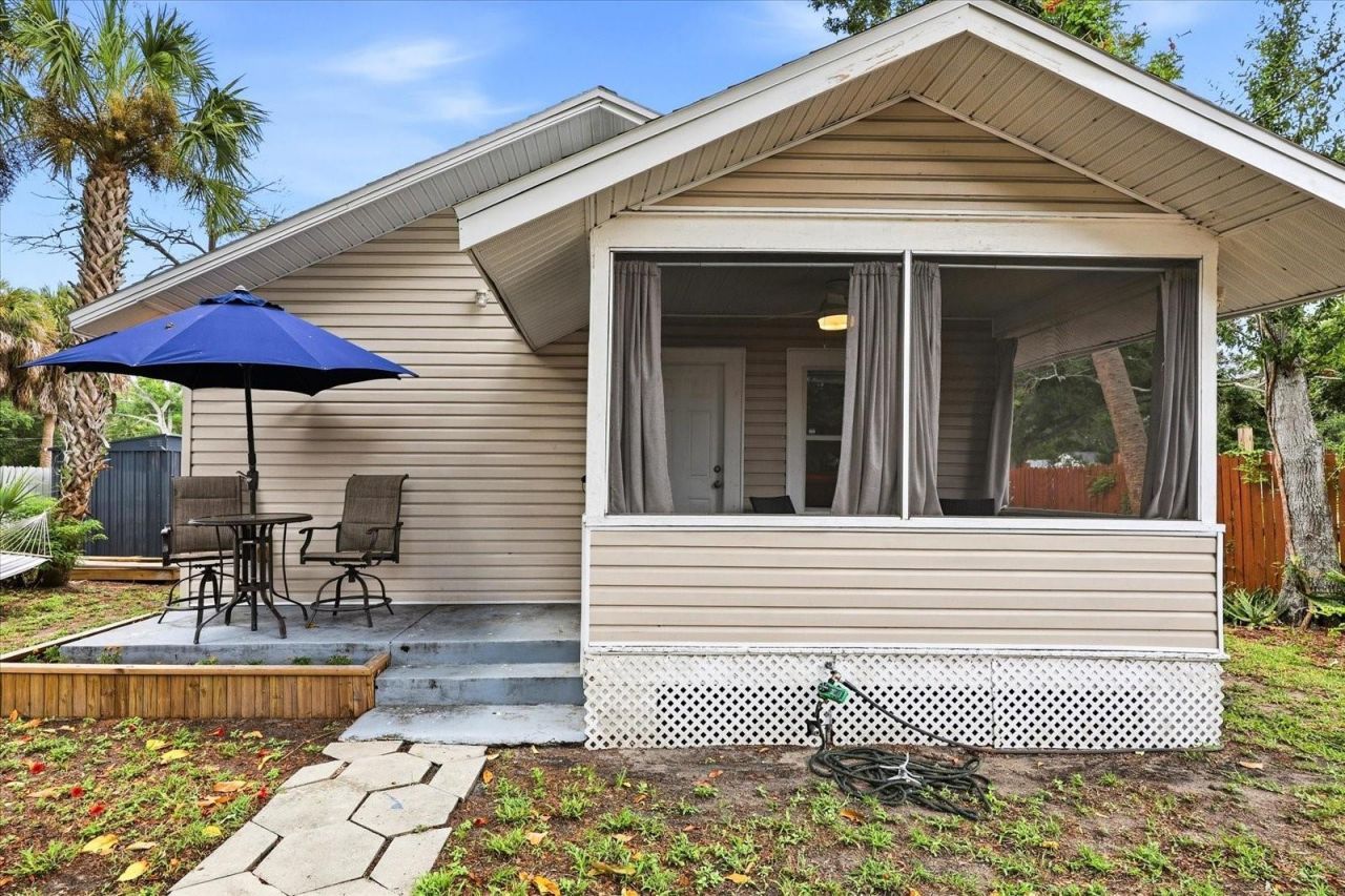 1161 Newton Avenue S, Saint Petersburg, FL 33705 Photo