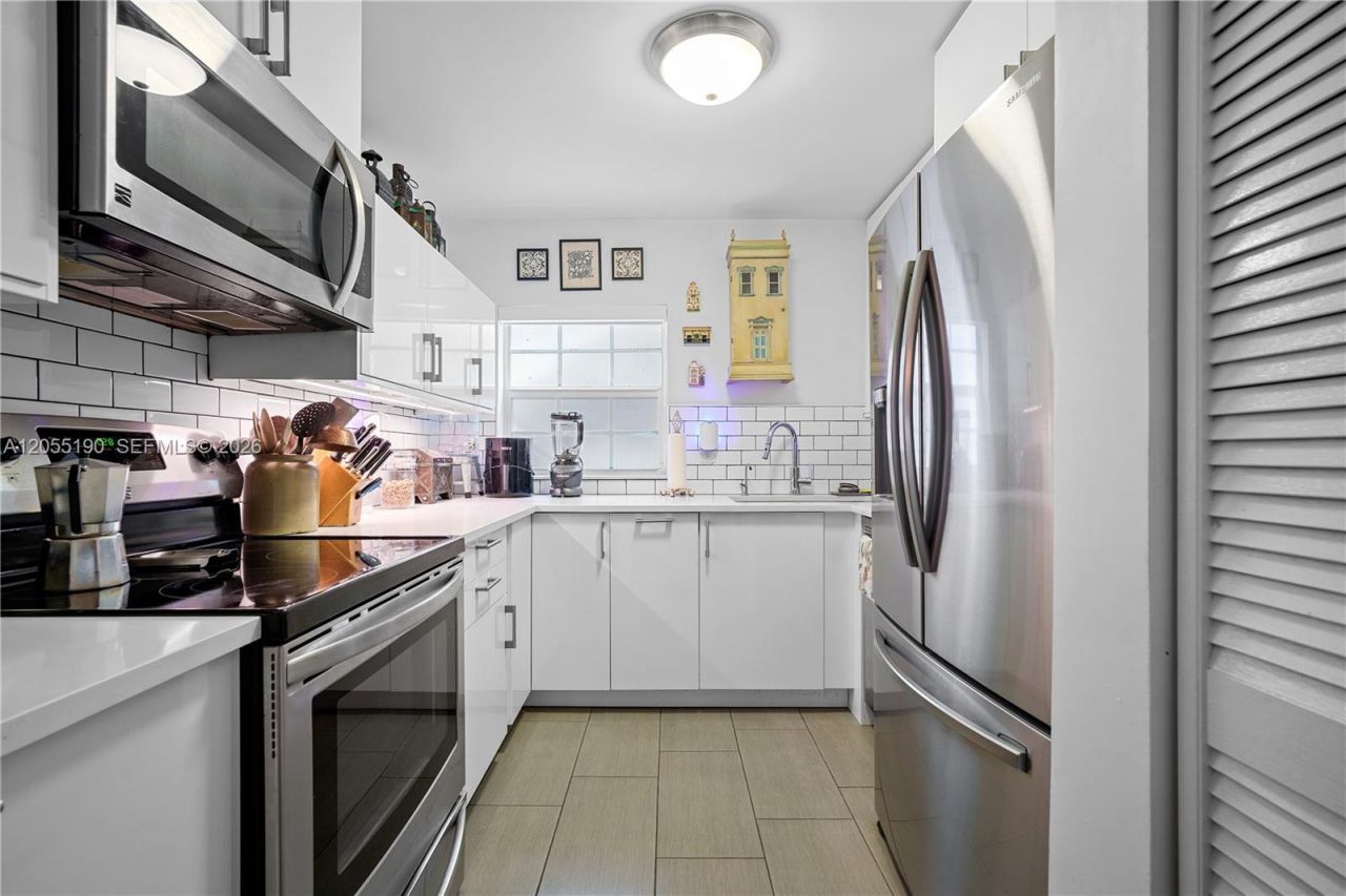 1160 103rd St, Unit 6, Bay Harbor Islands, FL 33154 Photo