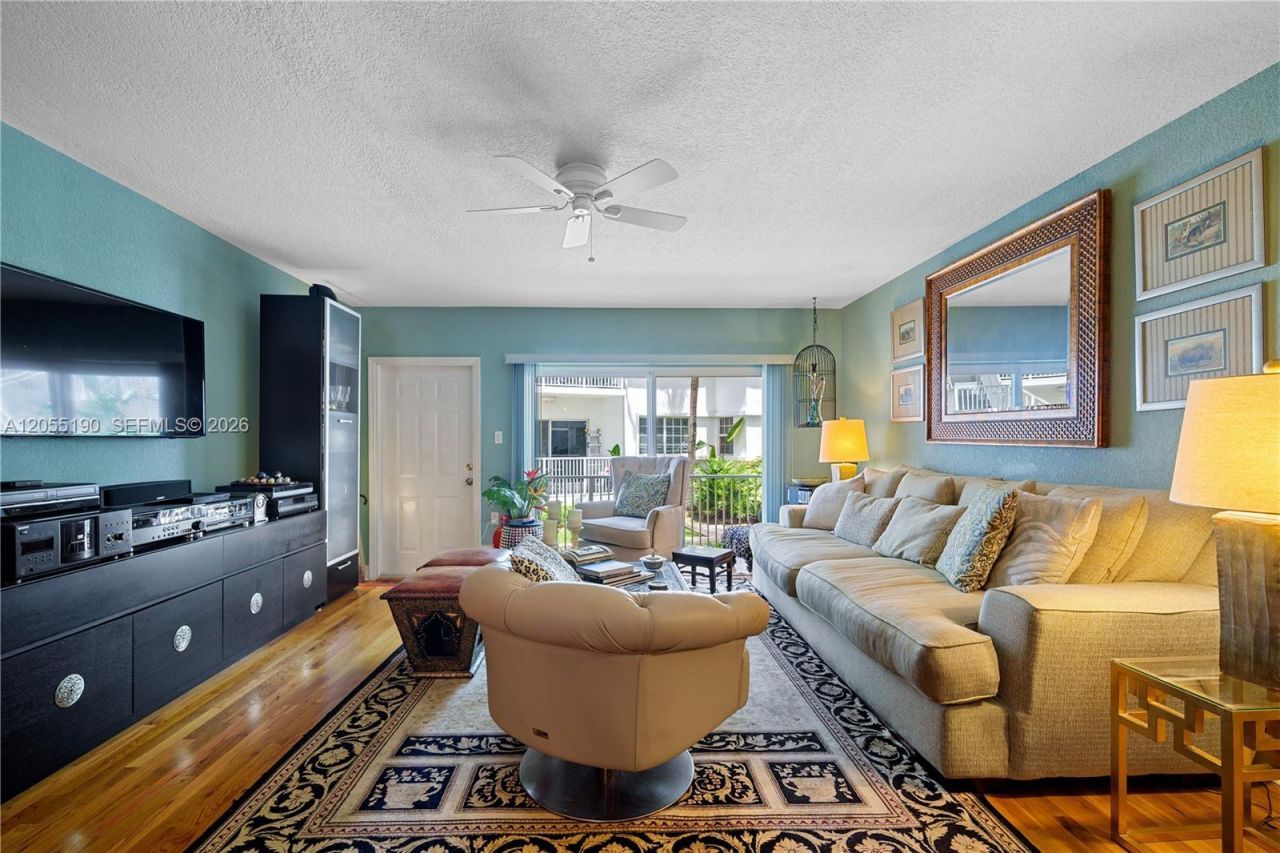 1160 103rd St, Unit 6, Bay Harbor Islands, FL 33154 Photo