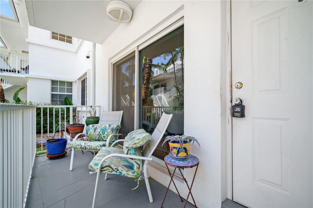 1160 103rd St, Unit 6, Bay Harbor Islands, FL 33154 Photo