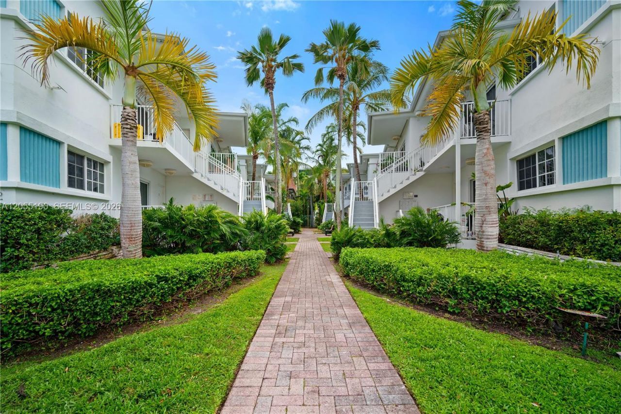 1160 103rd St, Unit 6, Bay Harbor Islands, FL 33154 Photo