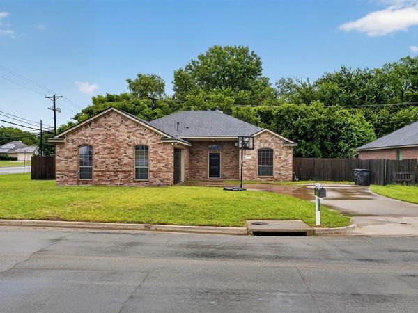 1301 Hyde Park Boulevard, Cleburne, TX 76033